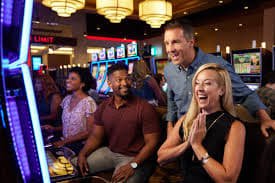 Roulette ဘီးလည်ဂိမ်း fult24 ကာစီနိုတွင် ကစားနေသောပုံ